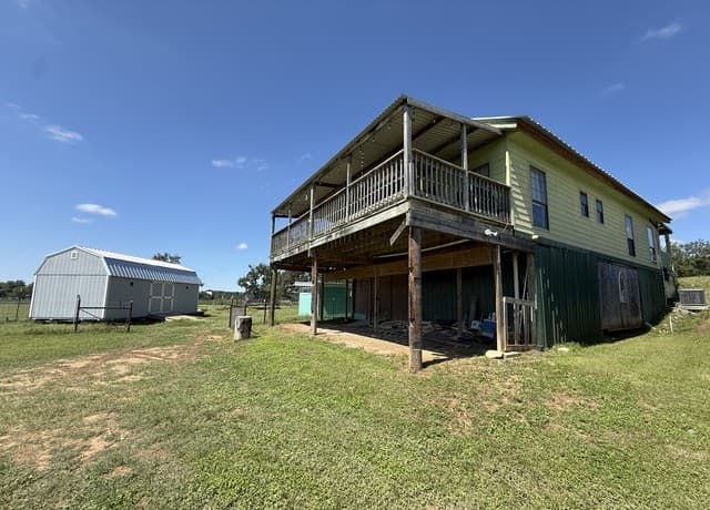 3-bedroom rental at 153 Park Dr in Bandera, TX — photo 4