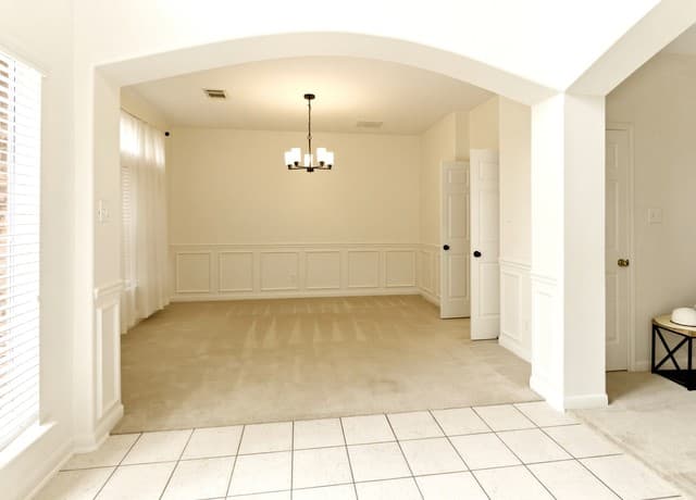 3-bedroom rental at 119 Baythorne in Universal City, TX — photo 2