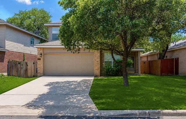 3-bedroom rental at 9227 Foxgrove Way in San Antonio, TX — photo 1