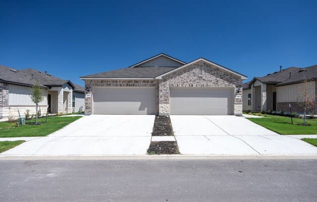 3-bedroom rental at 5510 Cibolo Pass Unit 1 in Converse, TX — photo 1