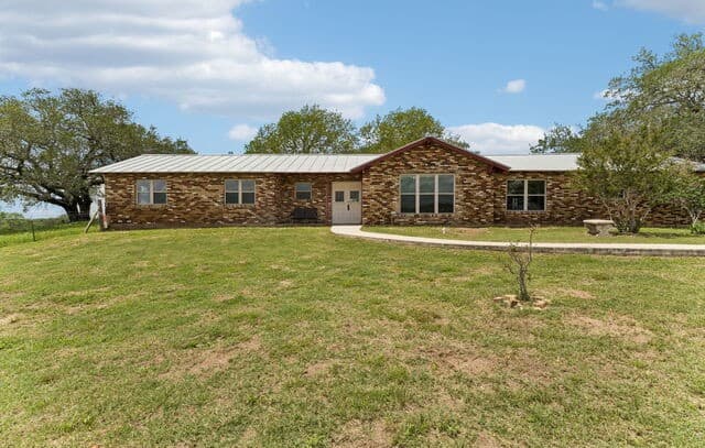 4-bedroom rental at 6603 Fm 2579 in Floresville, TX — photo 4