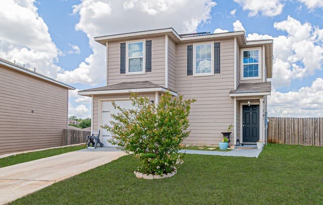 3-bedroom rental at 2831 Lavender Mdw in San Antonio, TX — photo 2