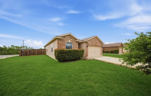 3-bedroom rental at 12519 Switchgrass in San Antonio, TX — photo 2