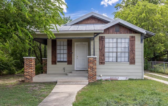 2-bedroom rental at 706 Canton in San Antonio TX