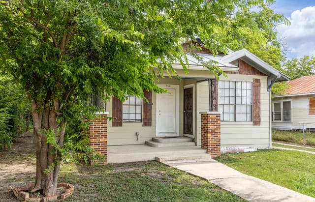 2-bedroom rental at 706 Canton in San Antonio, TX — photo 3
