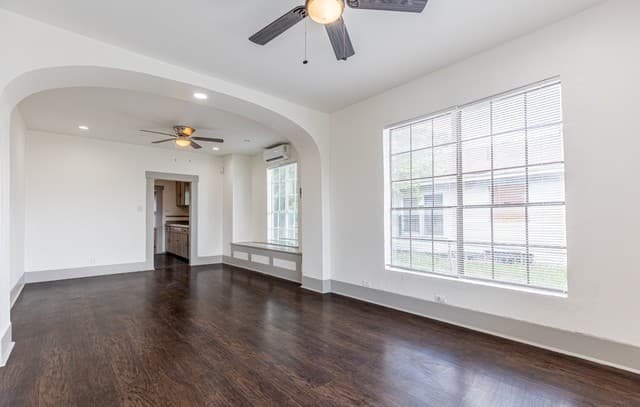 2-bedroom rental at 706 Canton in San Antonio, TX — photo 5
