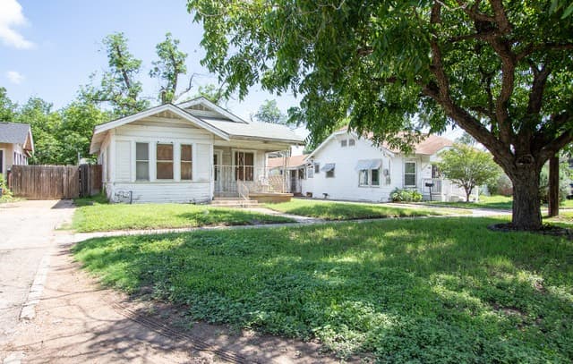 3-bedroom rental at 1237 Denver Blvd in San Antonio, TX — photo 3