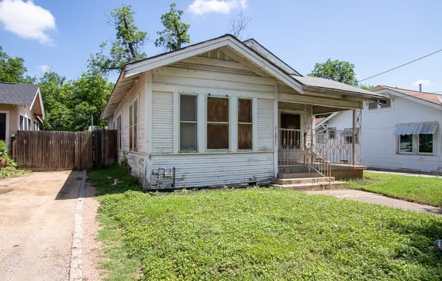 3-bedroom rental at 1237 Denver Blvd in San Antonio, TX — photo 4
