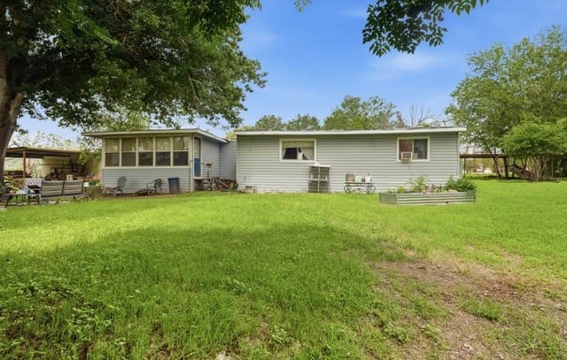 3-bedroom rental at 10970 Pearsall Rd in Atascosa, TX — photo 5