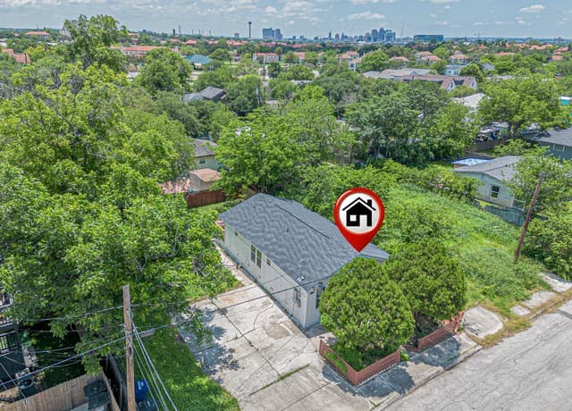3-bedroom rental at 326 Victor St in San Antonio, TX — photo 1