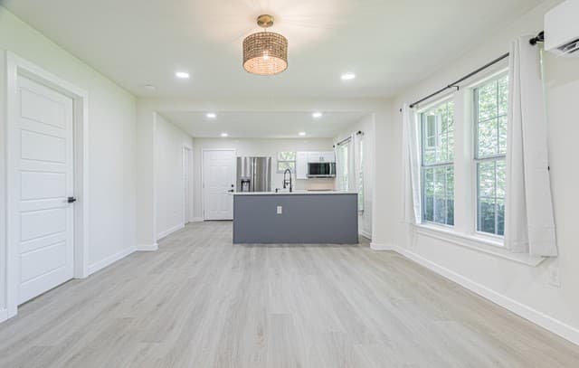 3-bedroom rental at 326 Victor St in San Antonio, TX — photo 3