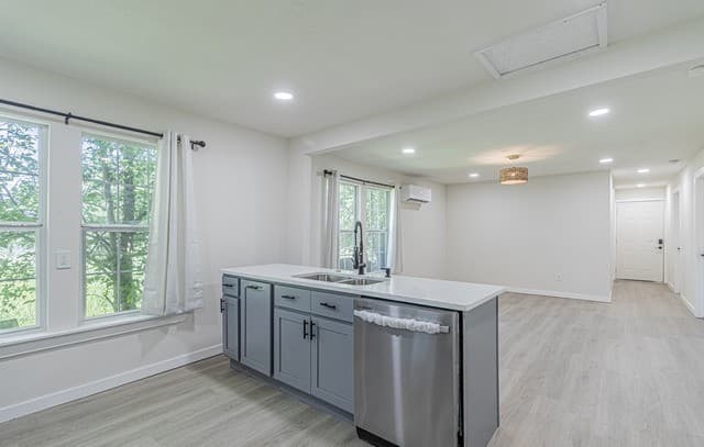 3-bedroom rental at 326 Victor St in San Antonio, TX — photo 5