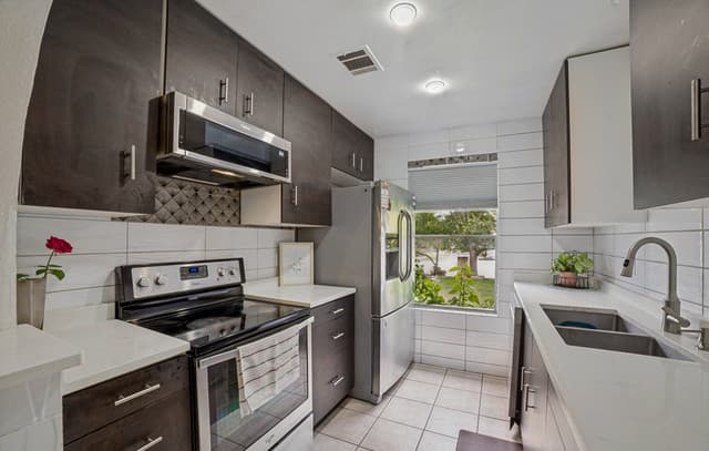3-bedroom rental at 7242 Brandyridge in San Antonio, TX — photo 4