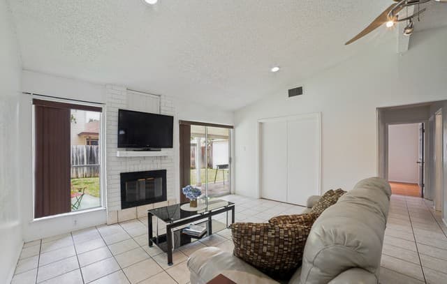3-bedroom rental at 7242 Brandyridge in San Antonio, TX — photo 5