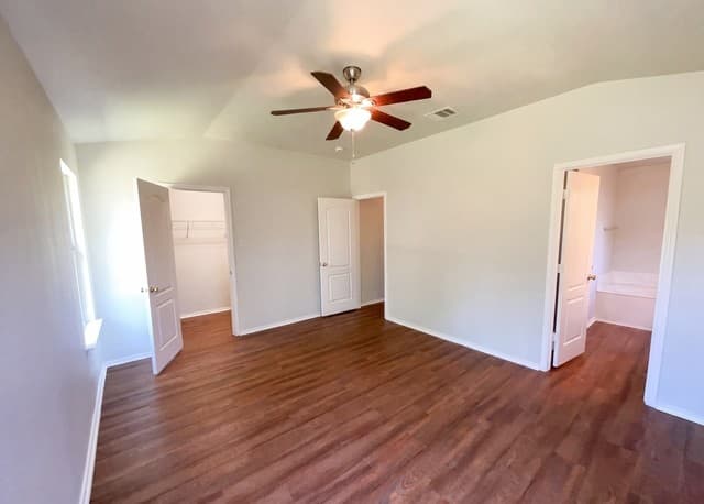 3-bedroom rental at 668 Lynx Mtn in San Antonio, TX — photo 4