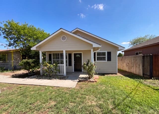 Home for sale at 236 Lawton St in San Antonio, TX — photo 1