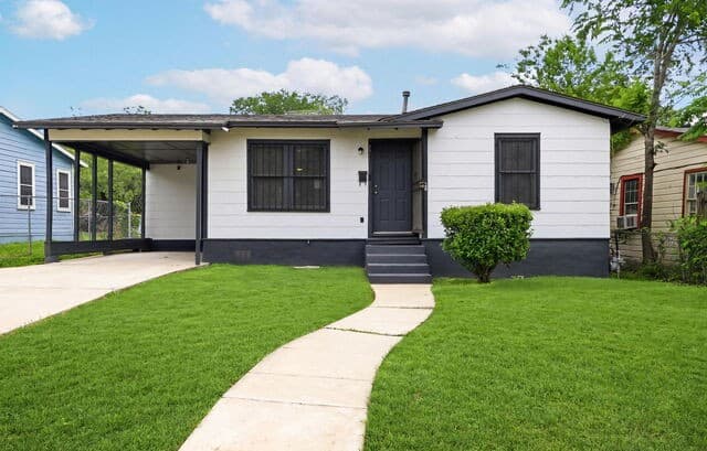 2-bedroom rental at 2311 Hiawatha in San Antonio, TX — photo 1