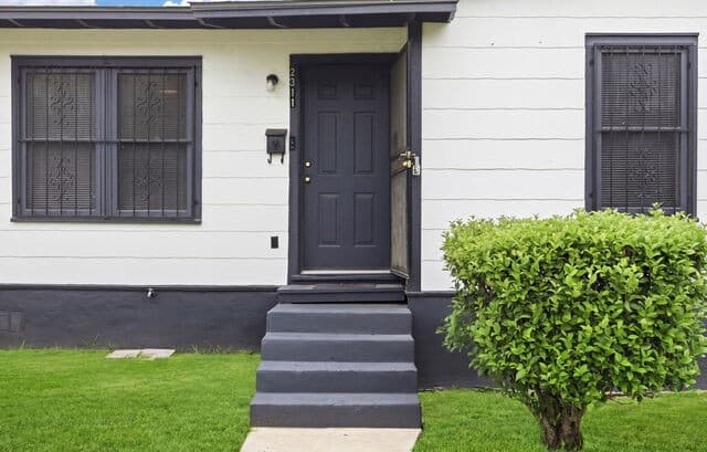 2-bedroom rental at 2311 Hiawatha in San Antonio, TX — photo 3
