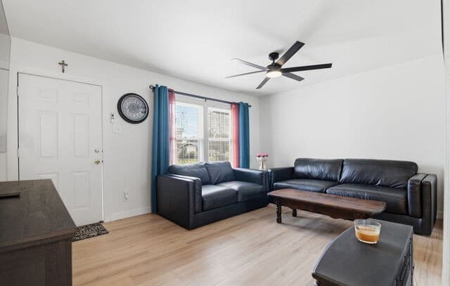 2-bedroom rental at 2311 Hiawatha in San Antonio, TX — photo 4