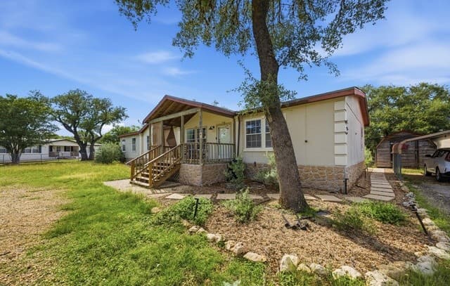 4-bedroom rental at 357 Dallas St in Bandera, TX — photo 2
