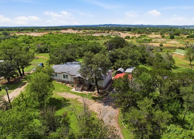 4-bedroom rental at 357 Dallas St in Bandera, TX — photo 4