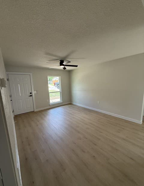 4-bedroom rental at 4635 Avenida Prima St in San Antonio, TX — photo 4