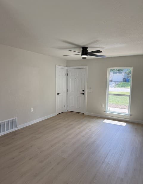 4-bedroom rental at 4635 Avenida Prima St in San Antonio, TX — photo 5