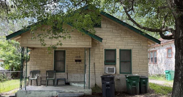 2-bedroom rental at 1218 Kayton Ave in San Antonio, TX — photo 1