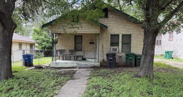 2-bedroom rental at 1218 Kayton Ave in San Antonio, TX — photo 3