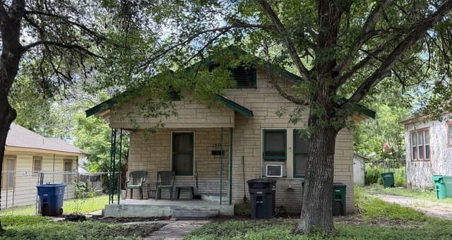 2-bedroom rental at 1218 Kayton Ave in San Antonio, TX — photo 4