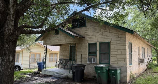 2-bedroom rental at 1218 Kayton Ave in San Antonio, TX — photo 5
