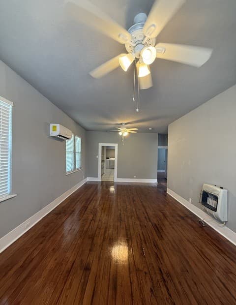 2-bedroom rental at 1615 Nolan Unit A in San Antonio, TX — photo 3