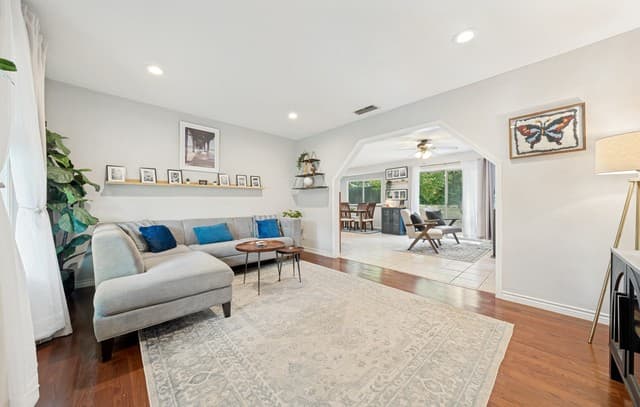 3-bedroom rental at 515 Grabo in San Antonio, TX — photo 5