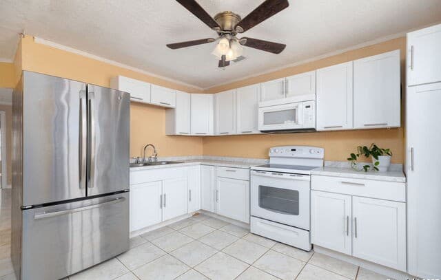 3-bedroom rental at 13934 N Interstate 35 in Moore, TX — photo 3