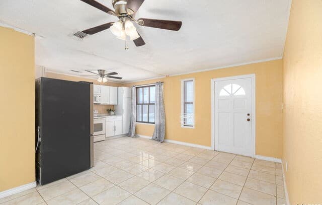 3-bedroom rental at 13934 N Interstate 35 in Moore, TX — photo 4