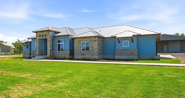 3-bedroom rental at 731 County Road 356 in Adkins, TX — photo 1