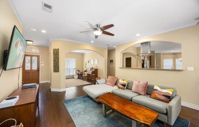 4-bedroom rental at 1059 Flagstone in San Antonio, TX — photo 5