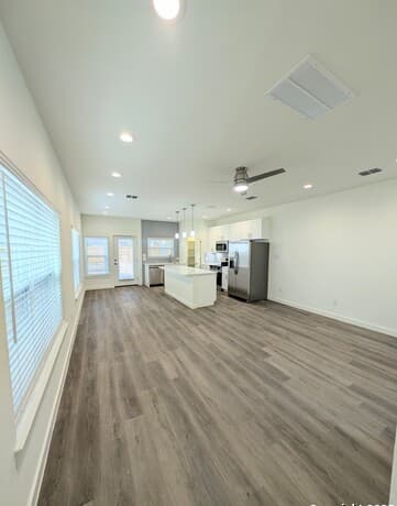 3-bedroom rental at 627 Essex St in San Antonio, TX — photo 2