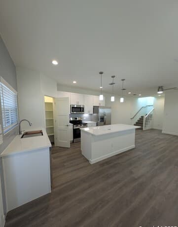 3-bedroom rental at 627 Essex St in San Antonio, TX — photo 4