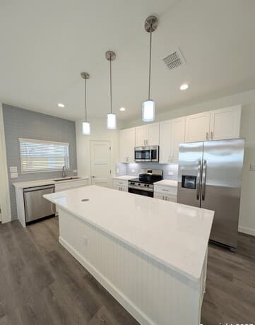3-bedroom rental at 627 Essex St in San Antonio, TX — photo 5