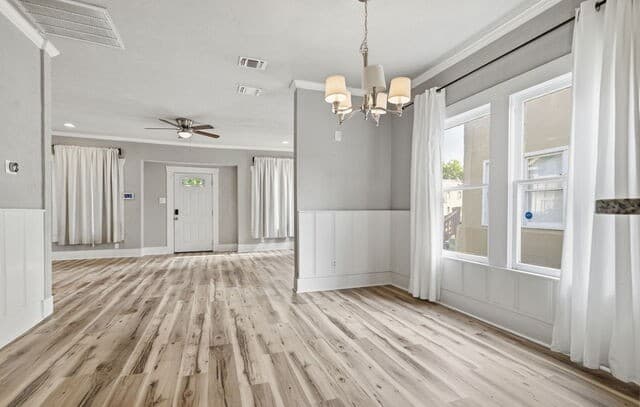 3-bedroom rental at 1629 W Woodlawn in San Antonio, TX — photo 4