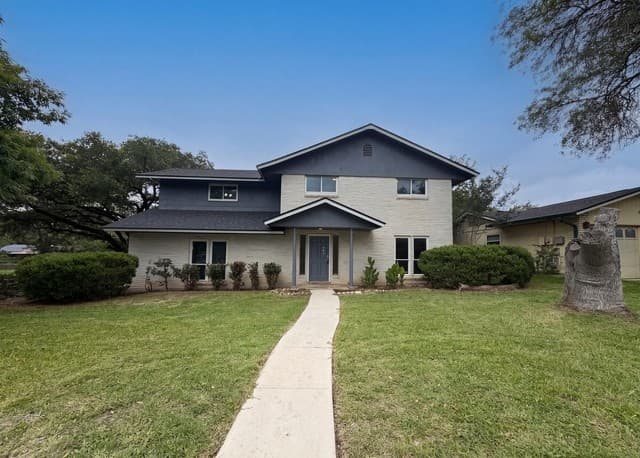 4-bedroom rental at 13930 Winding Hl in San Antonio, TX — photo 1