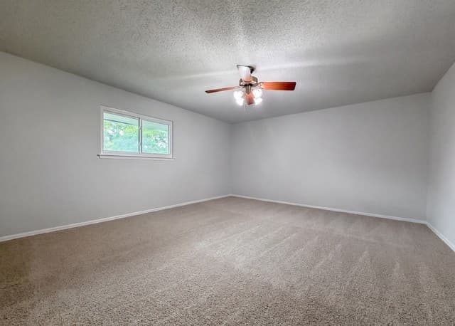 4-bedroom rental at 13930 Winding Hl in San Antonio, TX — photo 4