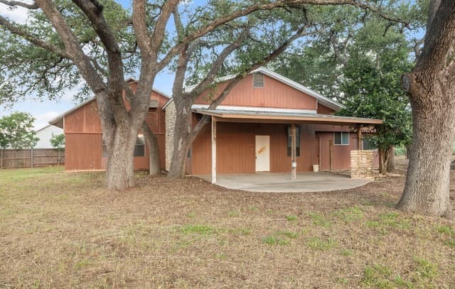 4-bedroom rental at 604 N Cherry St in Fredericksburg, TX — photo 1