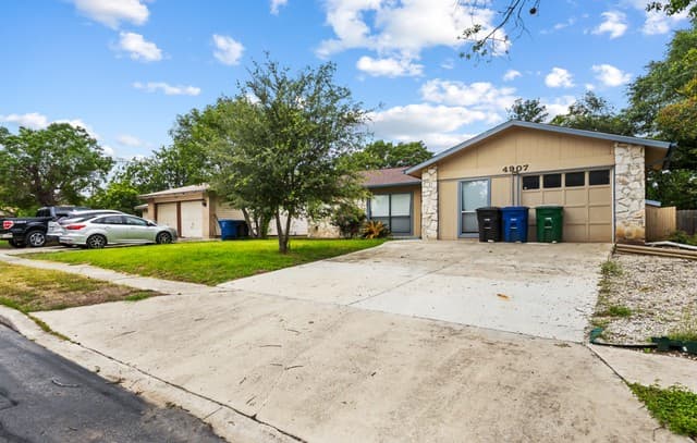 4-bedroom rental at 4907 Dare Ln in San Antonio, TX — photo 2