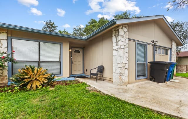 4-bedroom rental at 4907 Dare Ln in San Antonio, TX — photo 3