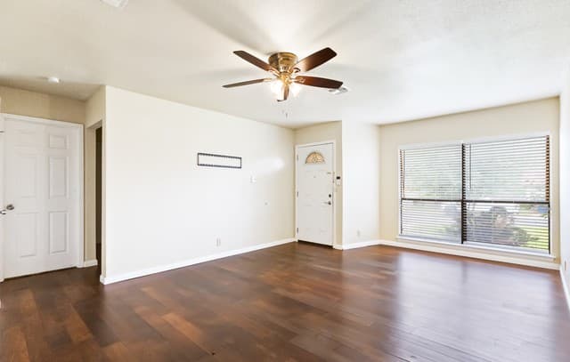4-bedroom rental at 4907 Dare Ln in San Antonio, TX — photo 4