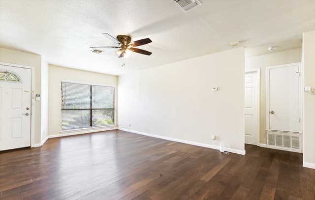 4-bedroom rental at 4907 Dare Ln in San Antonio, TX — photo 5