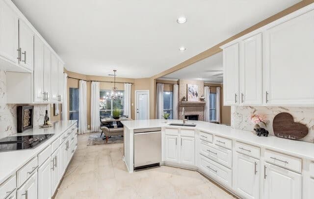 5-bedroom rental at 24219 Bear Mtn in San Antonio, TX — photo 3