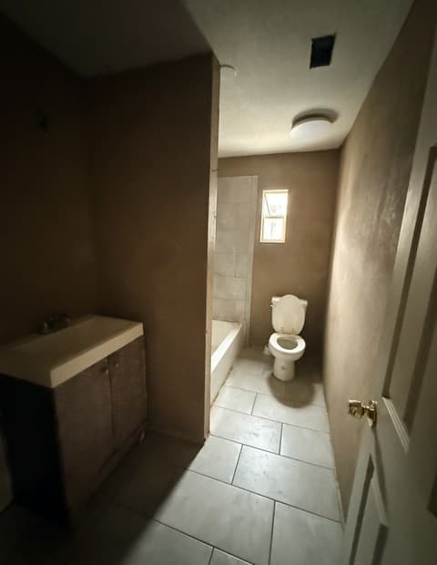 2-bedroom rental at 2412 Potosi St in San Antonio, TX — photo 3